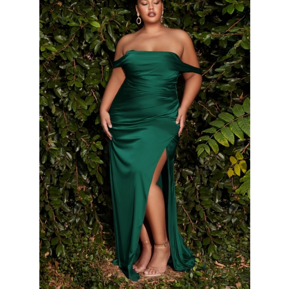 SOFT SATIN OF THE SHOULDER GOWN EMERALD GREEN